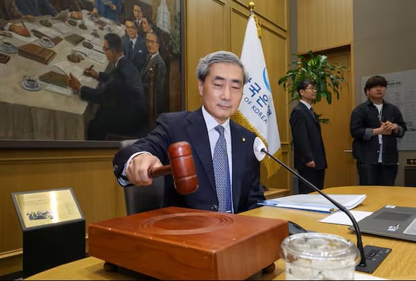 한은, 8연속 '매파적 금리 동결'… 중동은 'MOU 진위공방' 속 무력 충돌